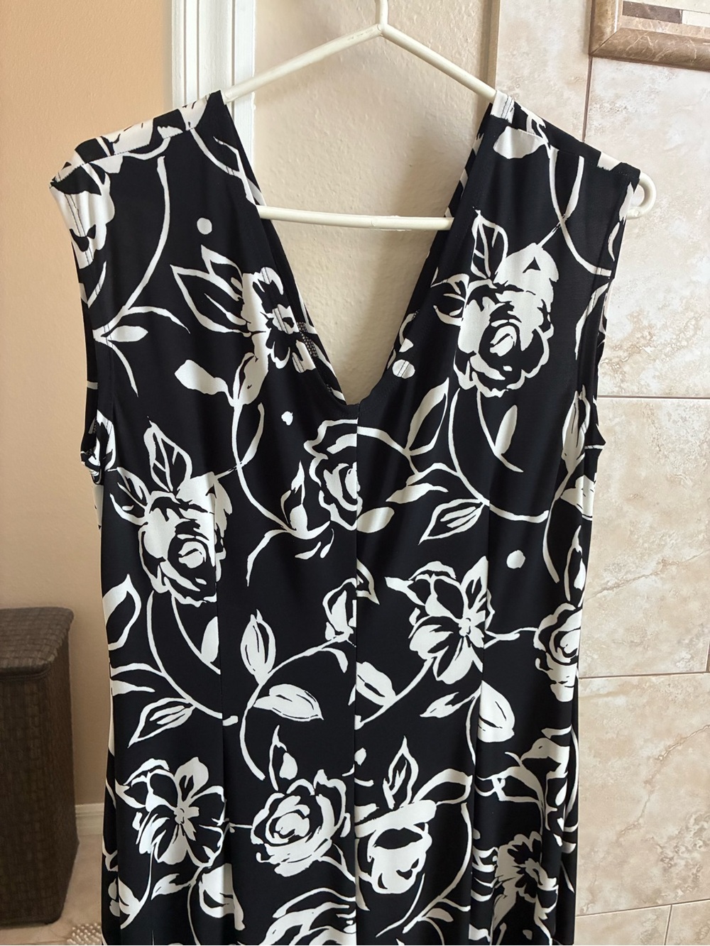 Evan Picone Black & White Floral Twist-Front Midi Dress - Picture 3 of 6